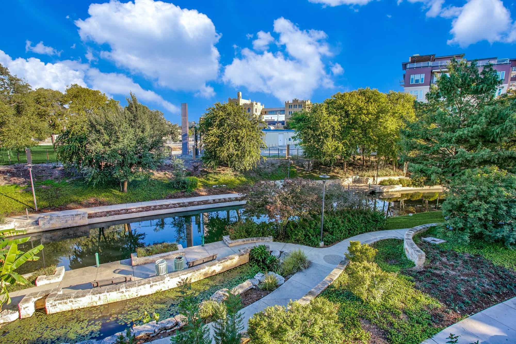 Lush Downtown Condo On Riverwalk W King Ste, Free Parking, Pet Friendly, Centrally Located On Riverwalk 圣安东尼奥 外观 照片