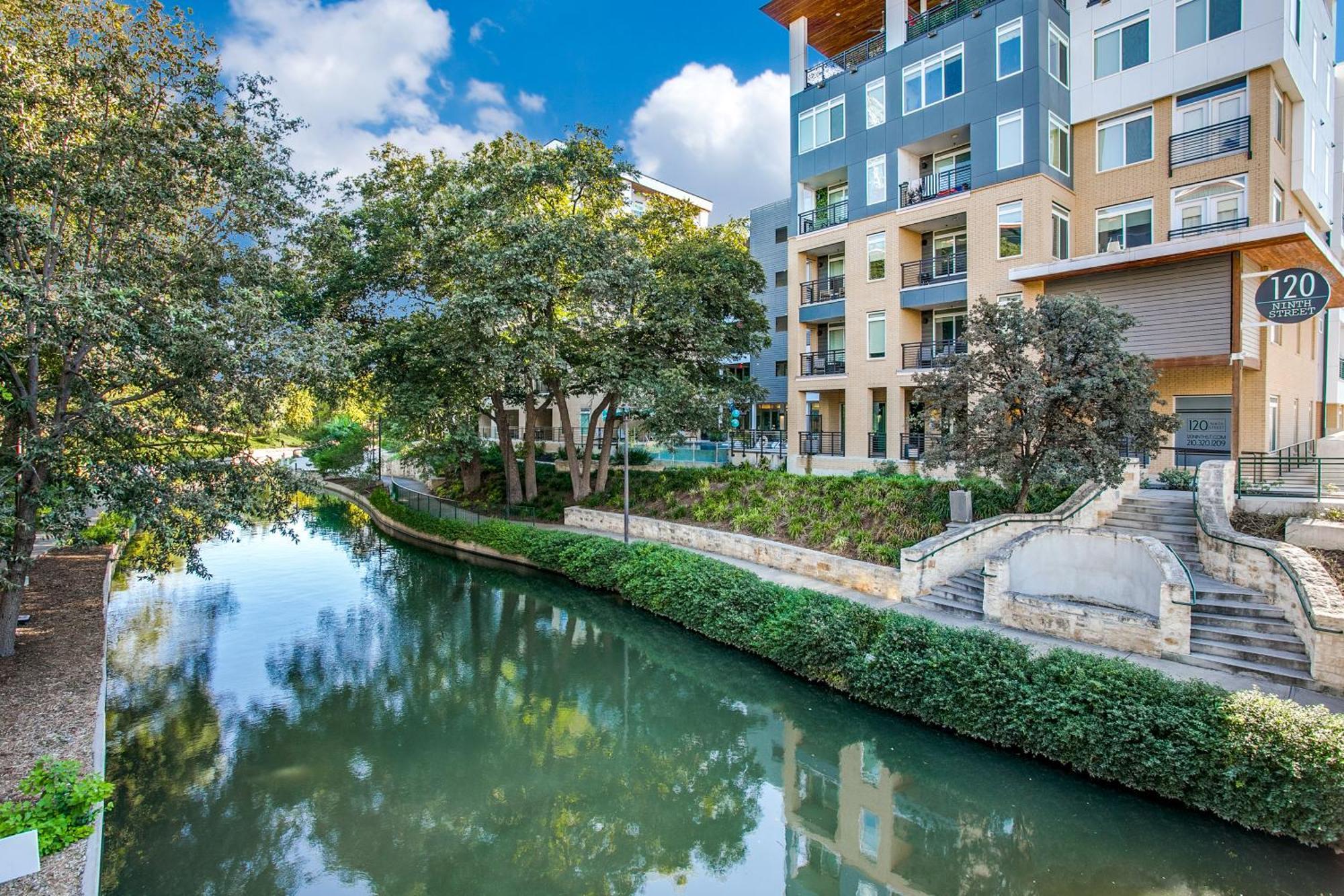 Lush Downtown Condo On Riverwalk W King Ste, Free Parking, Pet Friendly, Centrally Located On Riverwalk 圣安东尼奥 外观 照片
