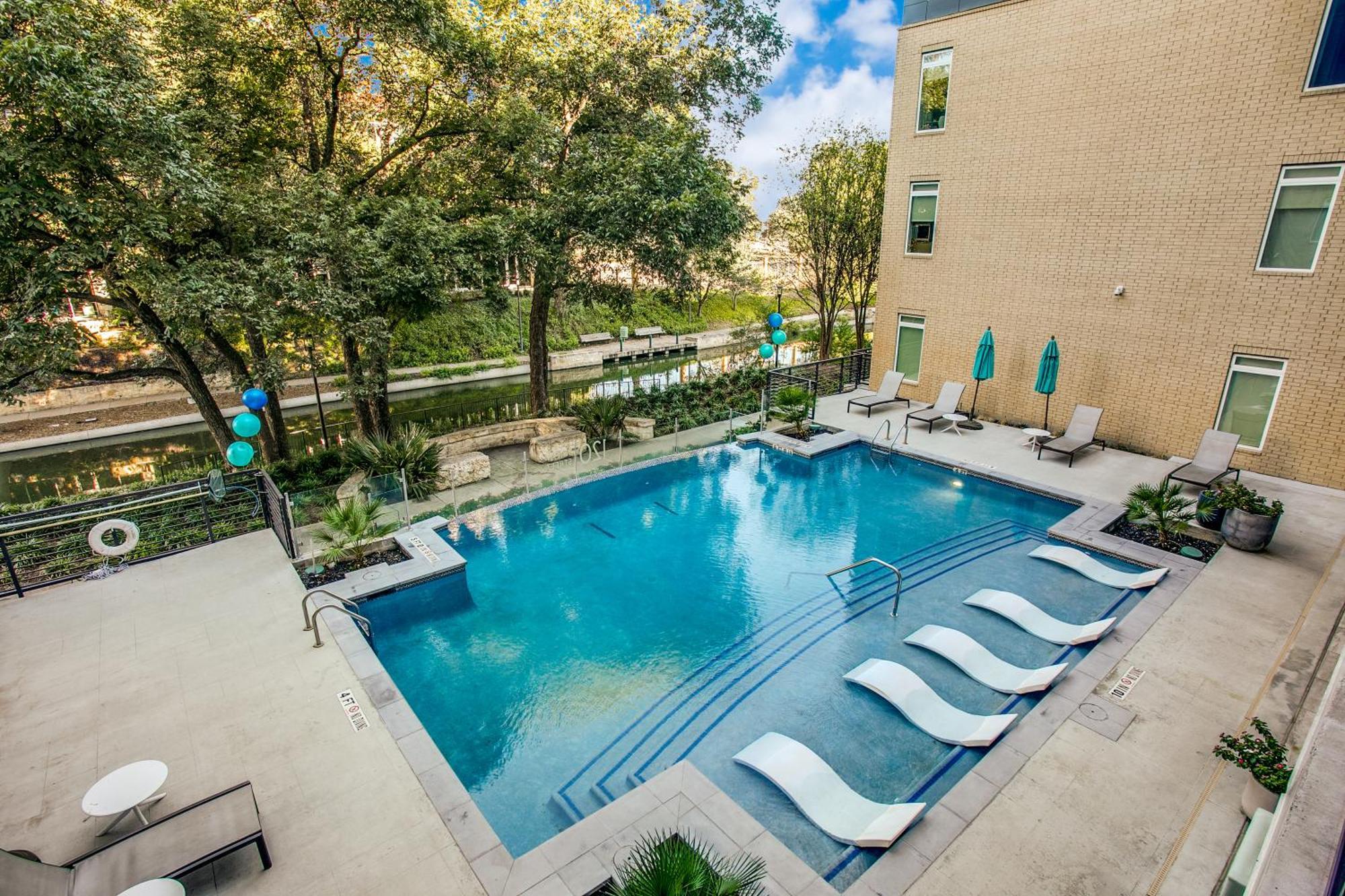 Lush Downtown Condo On Riverwalk W King Ste, Free Parking, Pet Friendly, Centrally Located On Riverwalk 圣安东尼奥 外观 照片