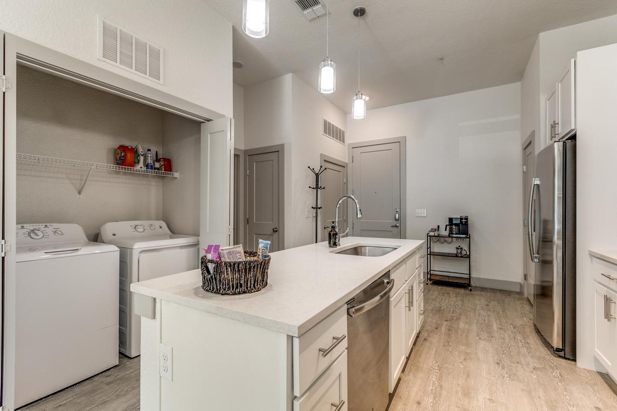 Lush Downtown Condo On Riverwalk W King Ste, Free Parking, Pet Friendly, Centrally Located On Riverwalk 圣安东尼奥 外观 照片