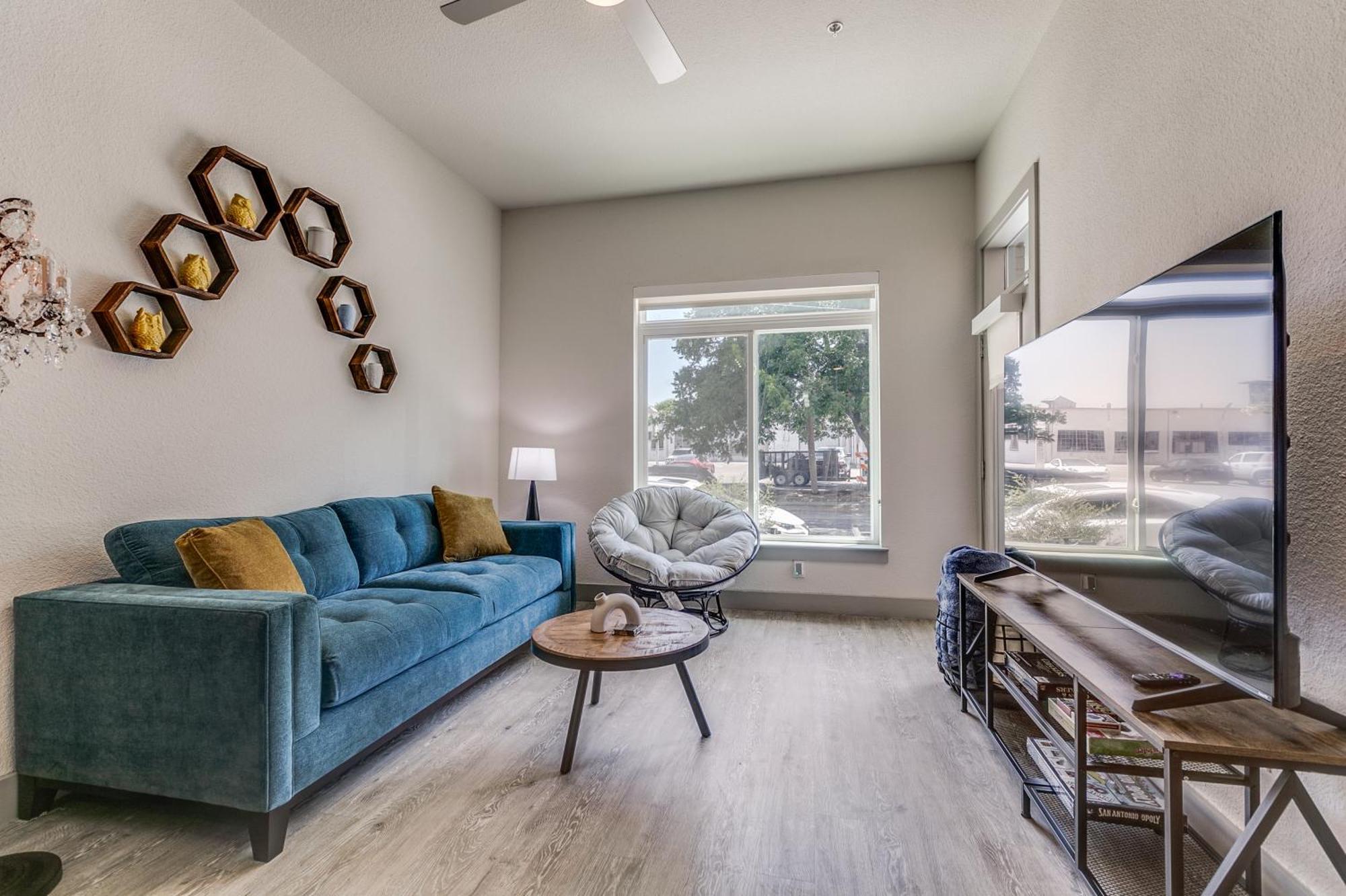 Lush Downtown Condo On Riverwalk W King Ste, Free Parking, Pet Friendly, Centrally Located On Riverwalk 圣安东尼奥 外观 照片